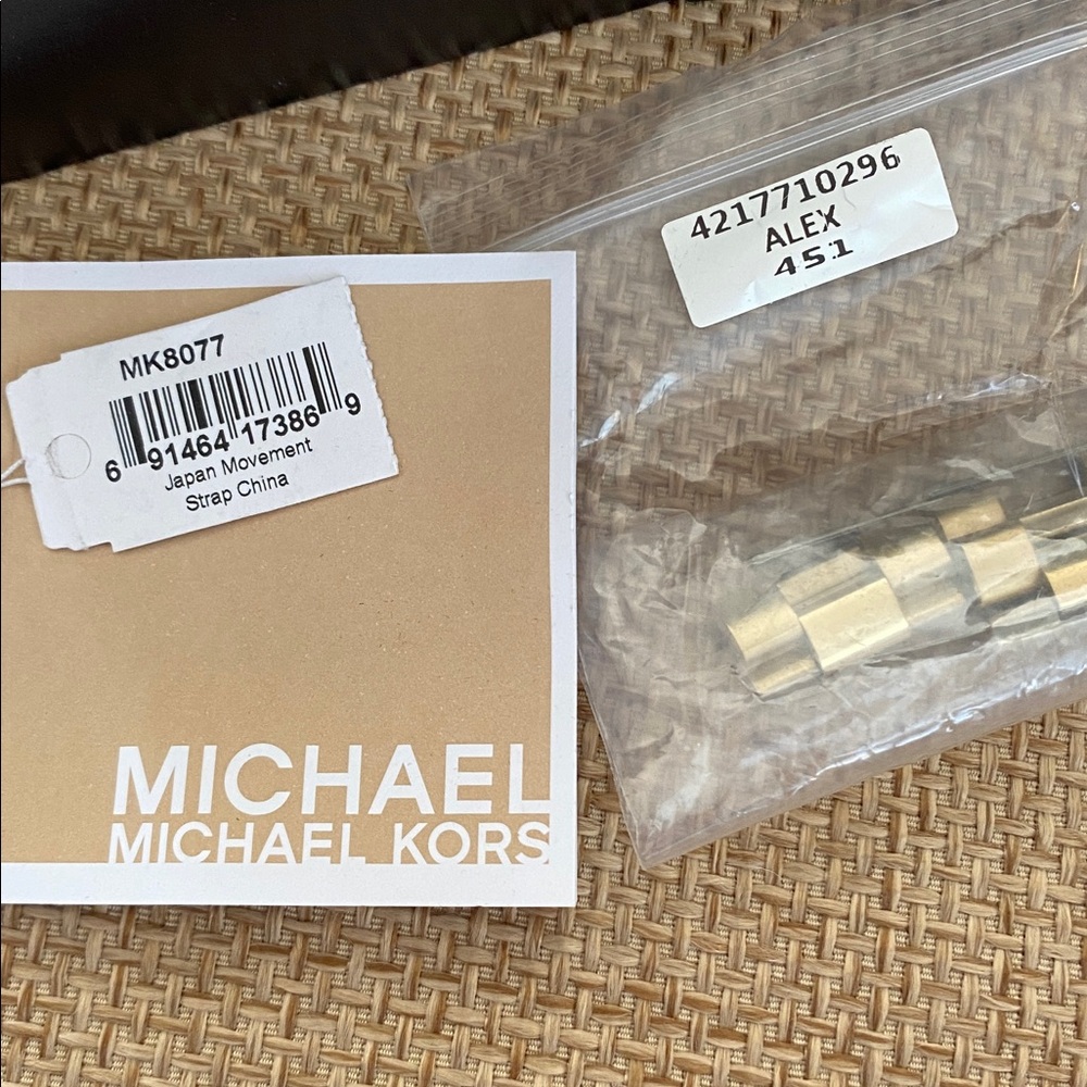 Michael Kors Gold-Tone Men's oversized Chronograph Watch NWT - Picture 3 of 10